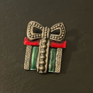 NEWPRO Vintage Signed Christmas Present Holiday Brooch